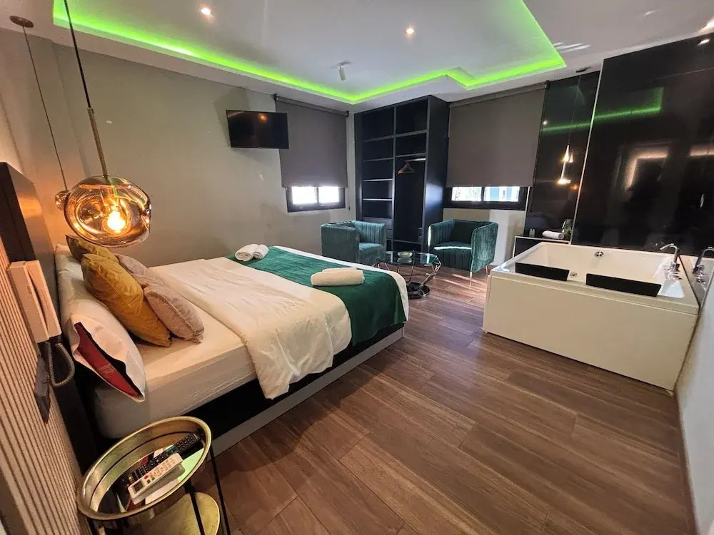 DAOS Suites & Terrace Marbella