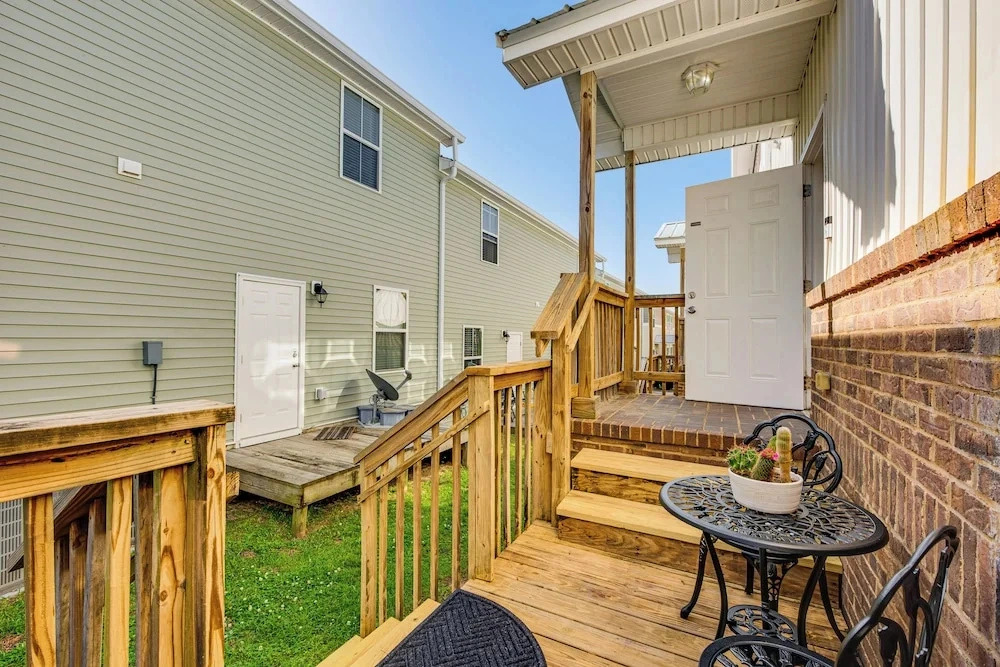 3 Mi to Fsu! Pet-friendly Townhome w/ Pool Access