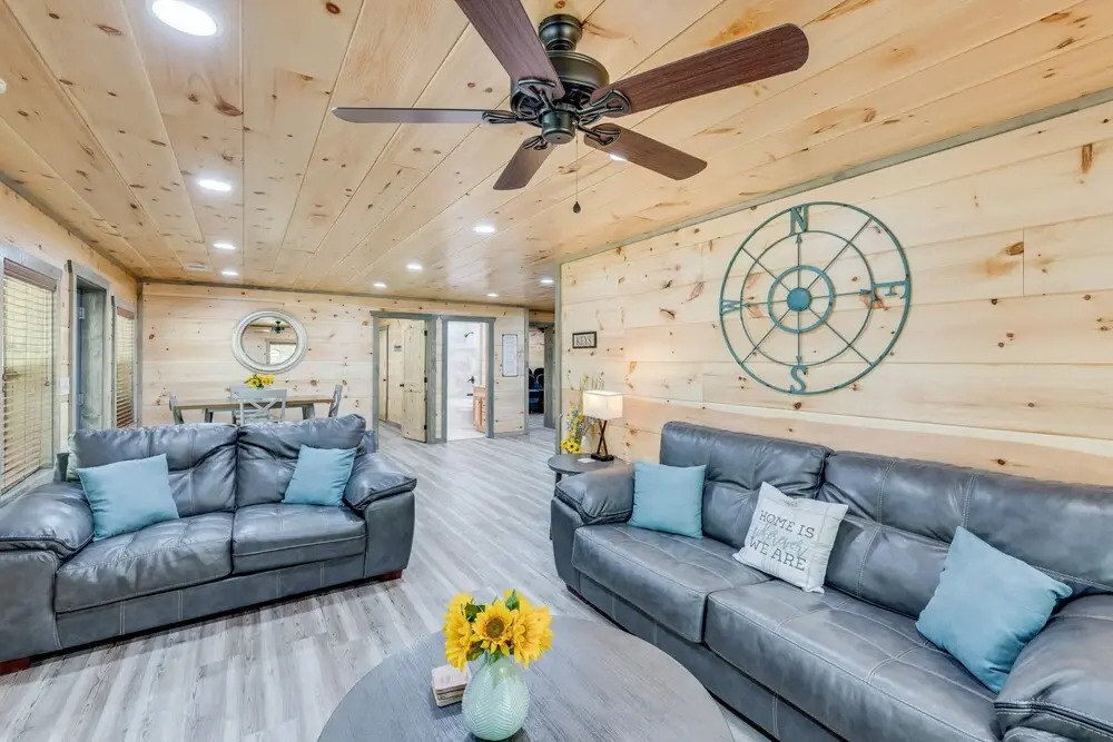 The Orange Cottage 2 Bedroom Cabin by Redawning