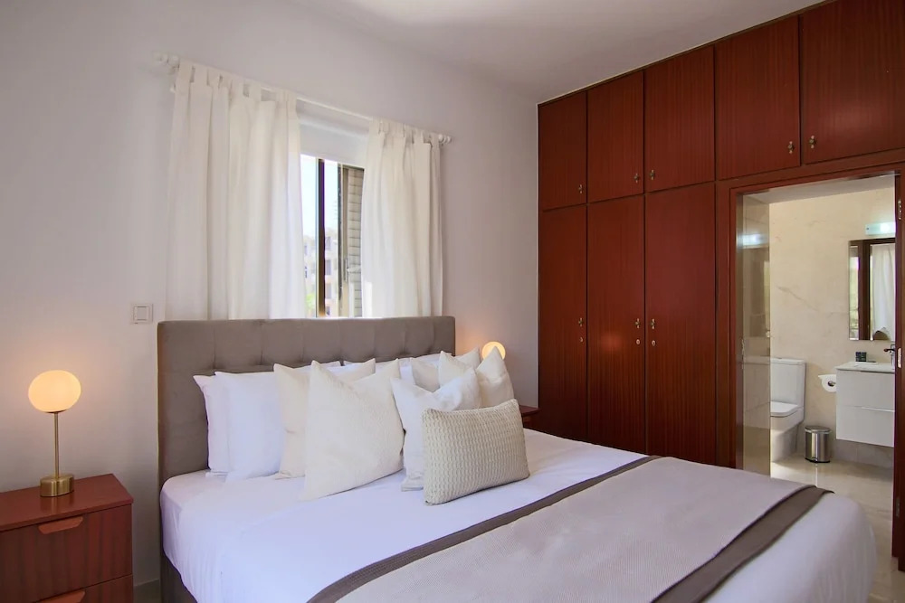 Phaedrus Living City Flat Androcleous