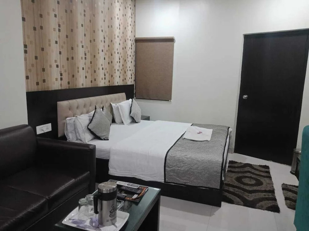 Hotel Mandakini Lush