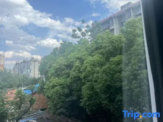 Yunxi and Home Hotel
