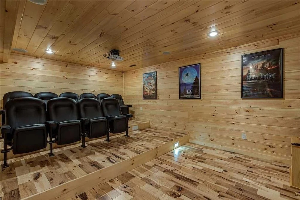 Rocky Top Lookout 4 Bedroom Home with Hot Tub