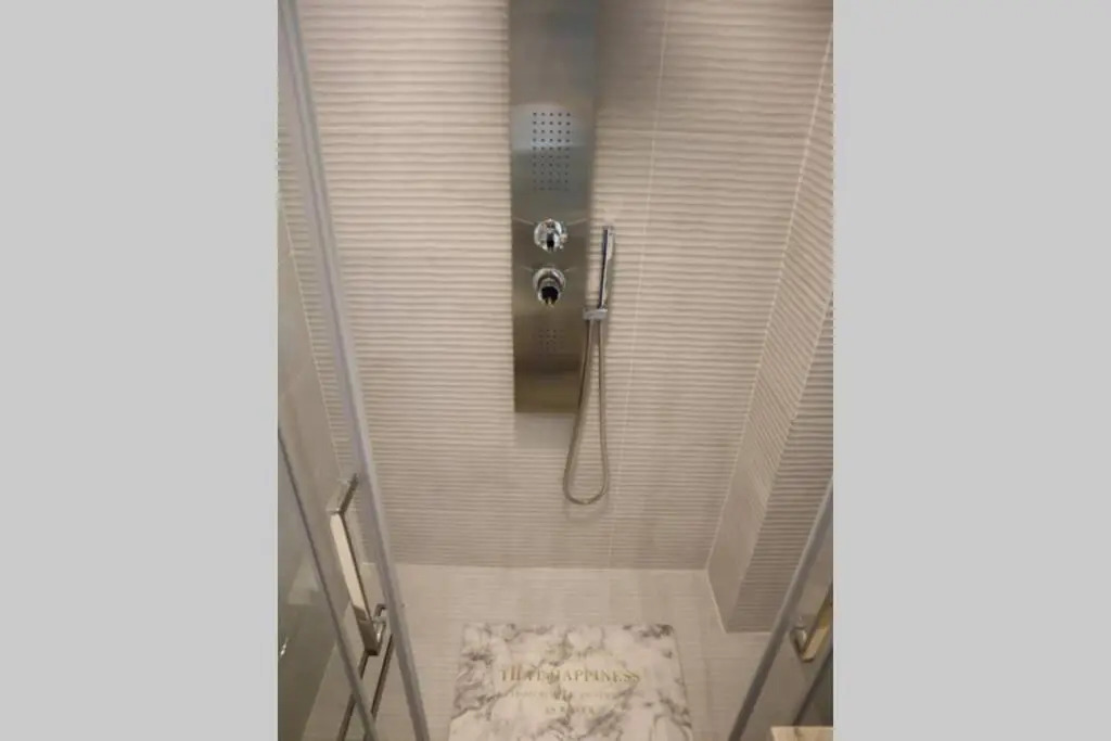 360° View Suites Tan