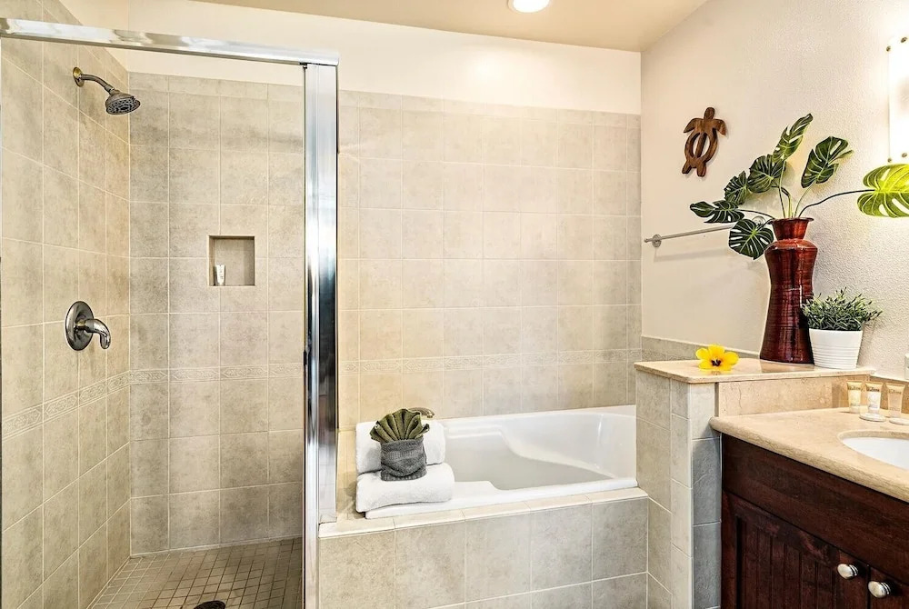Fairway S Waikoloa A21 2 Bedroom Condo by RedAwning