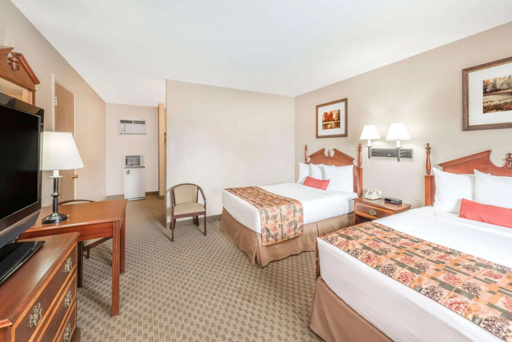 Days Inn by Wyndham Show Low