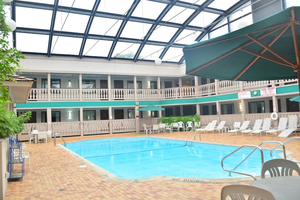 Elk Grove Hotel