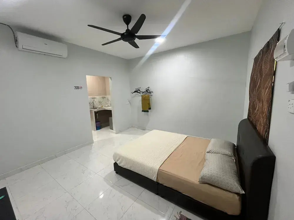 OYO 91220 D Inai Roomstay