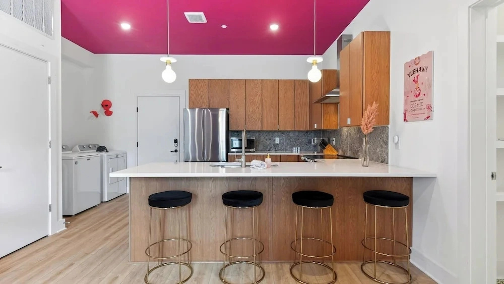 The Bloom House & Cosmic Cowgirl by Avantstay Sleeps 17 + 2 Units Gym + Rooftop + Skyline Views