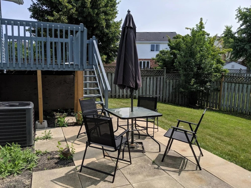 Doctor's Lounge - An Executive Home in Niagara