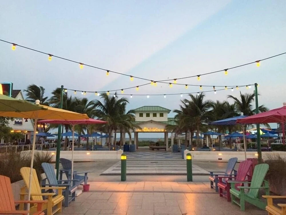 Breezy Beachfront Penthouse W/private Balcony 2 Bedroom Condo by Redawning