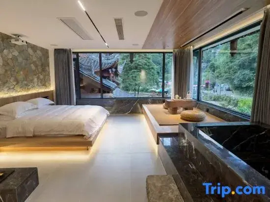 Qingcheng Houshan Huaguan Mountain Villa