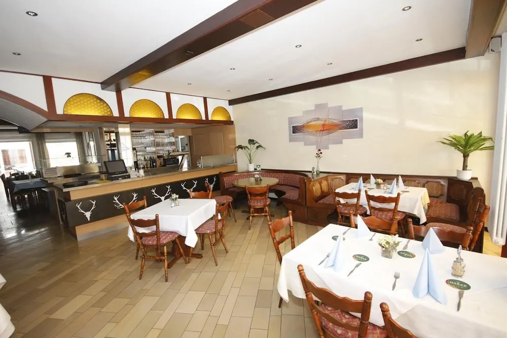 Hotel Restaurant Zum Jägerheim mit Innenpool