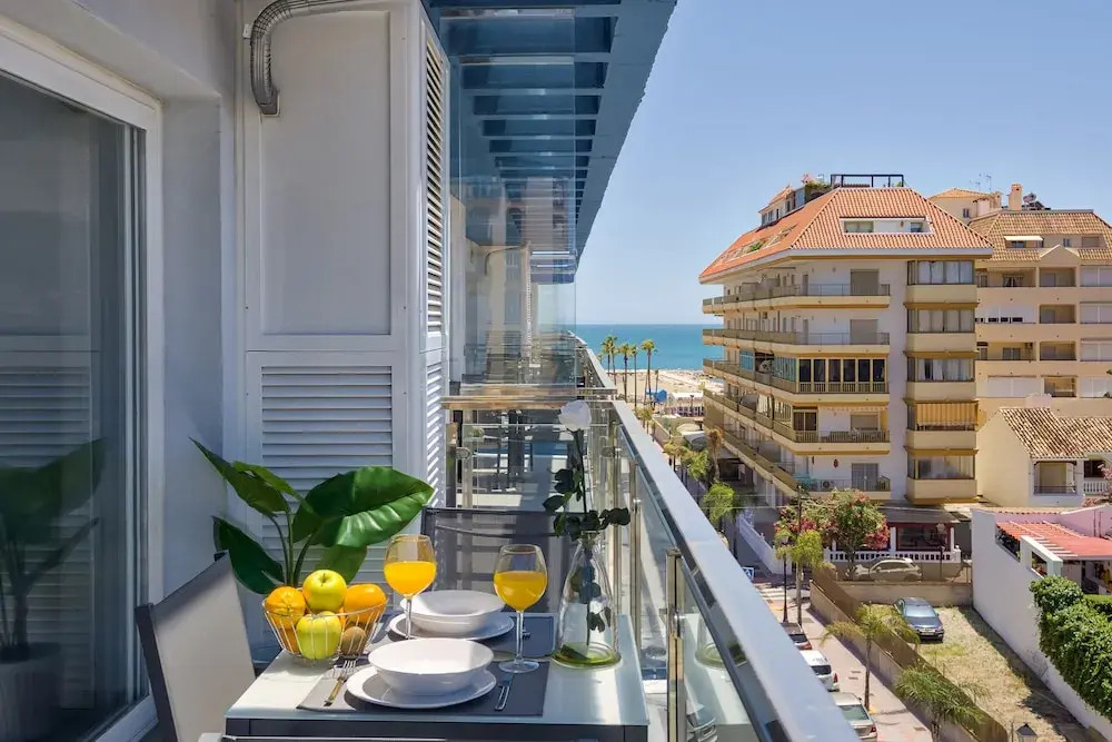 Sur Suites La Dorada, centricos soleados a pocos metros de la Playa y con Parking Opcional