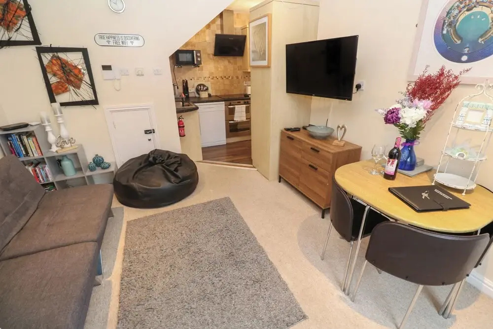 5 Lyonesse Apartments