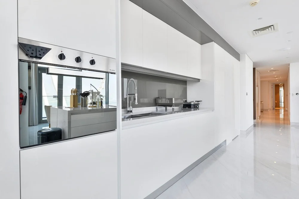 Spectacular 3BR plus 1 - DUBAI EYE view