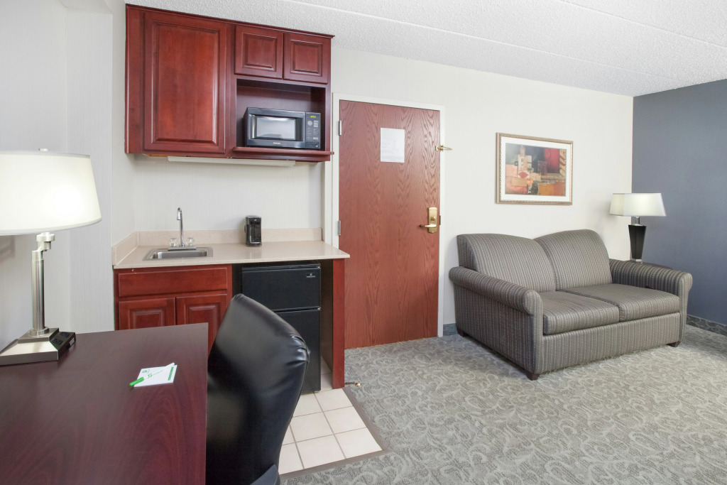 Holiday Inn & Suites Chicago-Carol Stream Wheaton by IHG