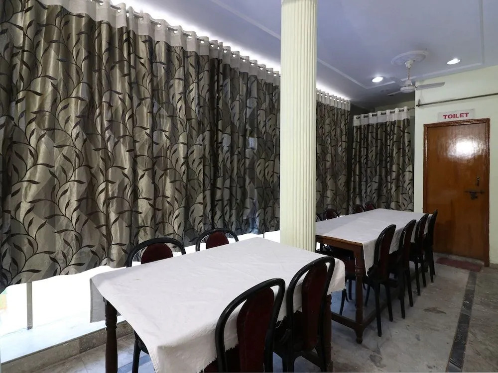 OYO 6073 Hotel K M B