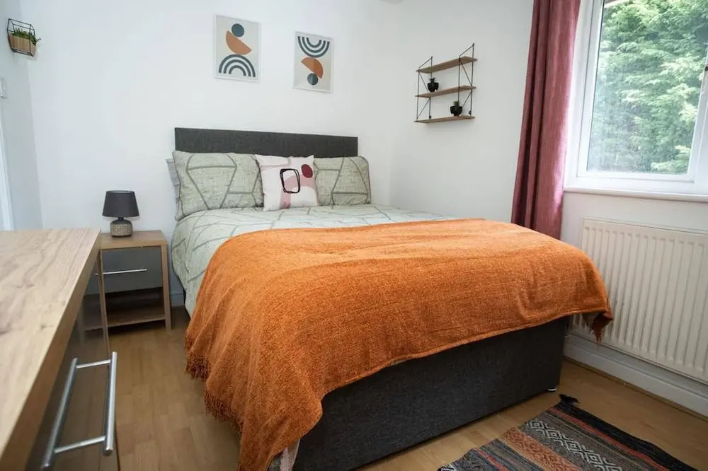 Lovely 2bedroom Home in Haydock With Free Parking