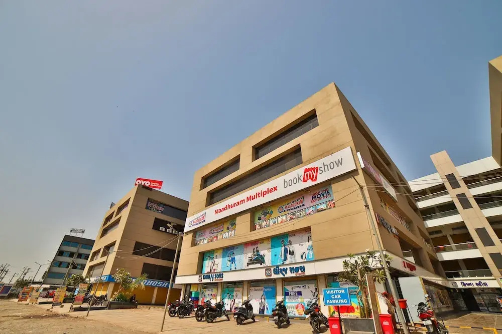 OYO Flagship 27974 Madhuram Arcade