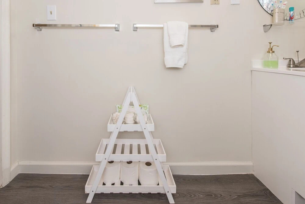 CH2 & CH3 - Fully Furnished Spacious Oasis Dog-friendly 2BR Capitol Hill