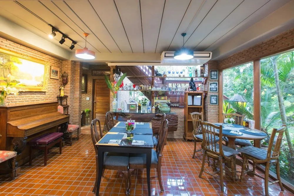 Cattanis Riverside Home