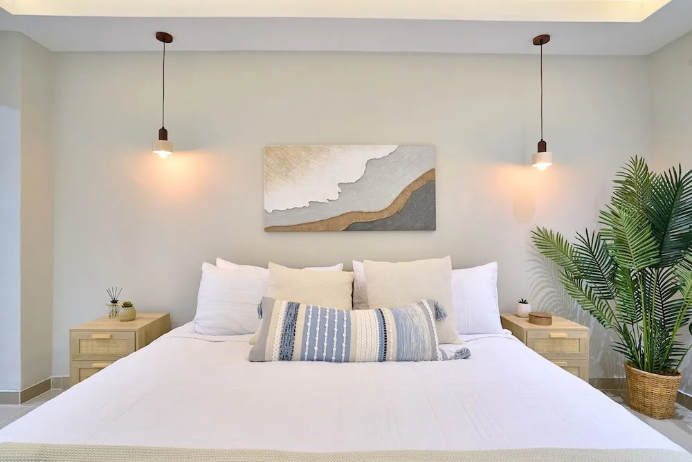 Marbella LUX Essence Beachfront Pool 11thfloor