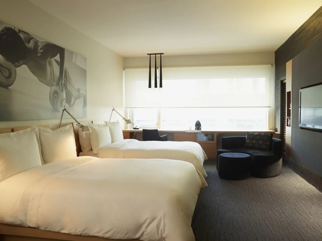 Le Germain Hotel Maple Leaf Square