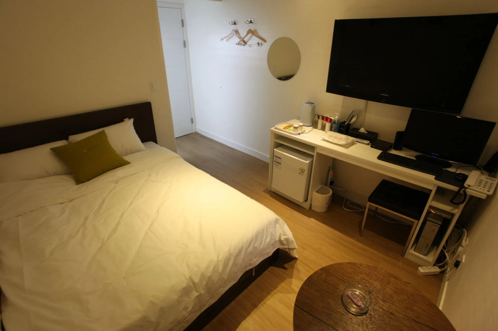 Y Hotel