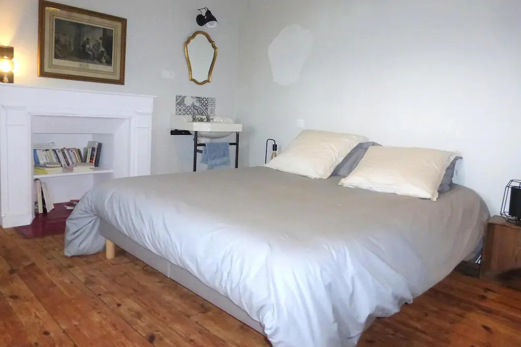 Charming holiday home, 200 m sandy beach, Locquirec