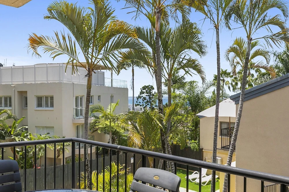 Hop, Skip, Jump Away From Hastings - Unit 6 Descola 6 Noosa Drive