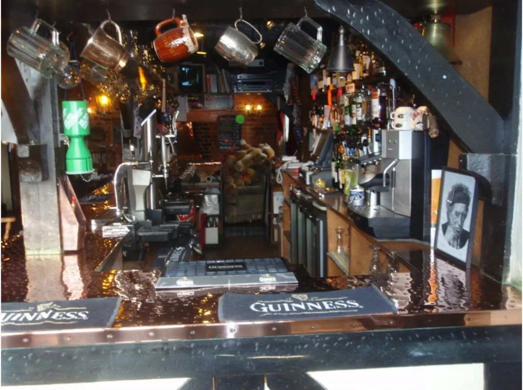 The Mucky Duck Inn