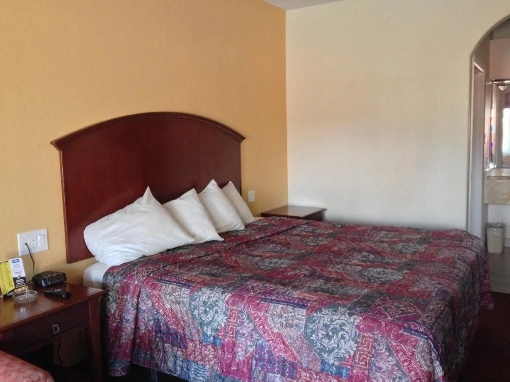 Scottish Inn & Suites