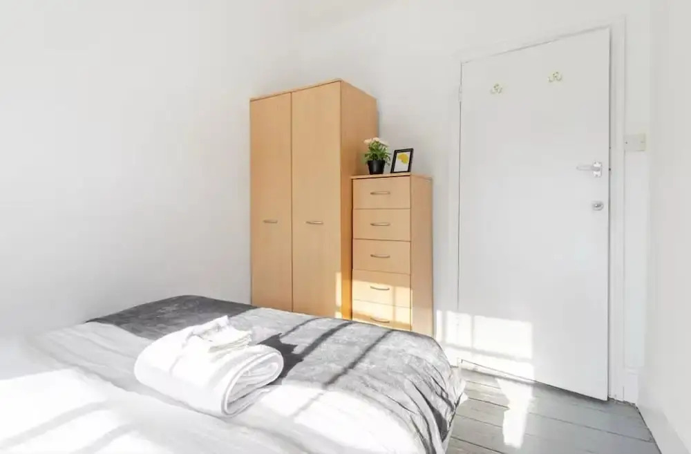 Camden 3-bed, Sleeps 6, 1 Min to Tube & Parking