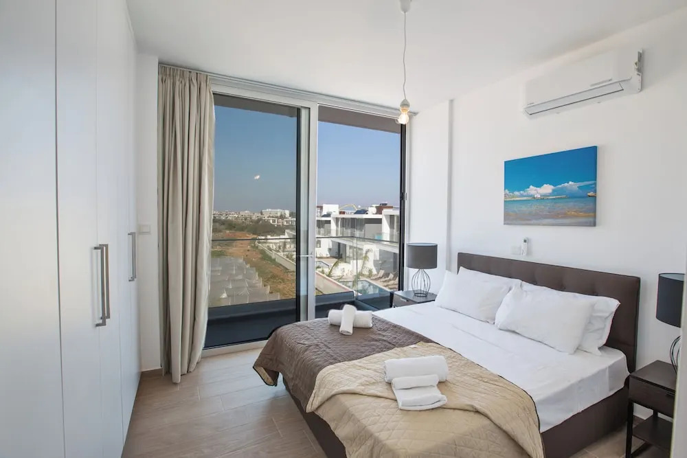 Villa Prol17, Exquisite 5bdr Villa With Pool, Close to Fig Tree Bay Beach