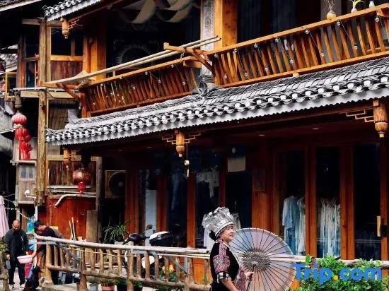 Mountain Whisper & Blooming Verse Scenic View Inn (Zhaoxing)