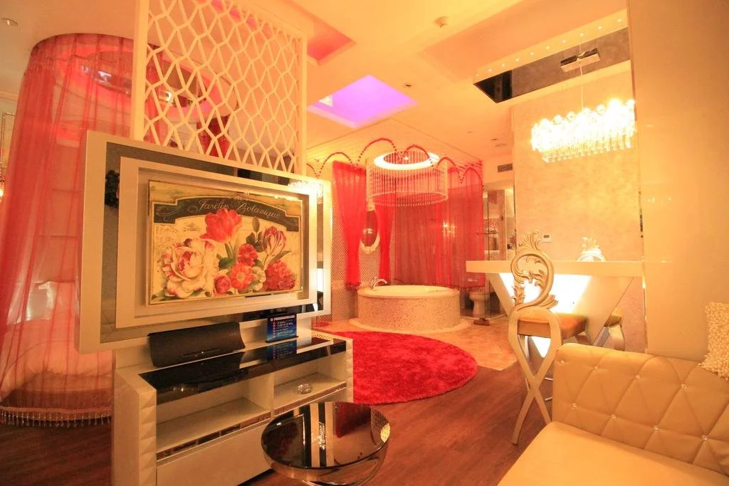 Crystal Theme Hotel