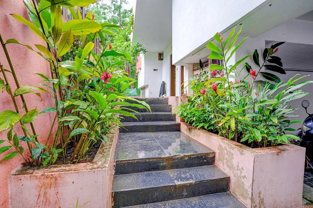 FabHotel Vardhan House I