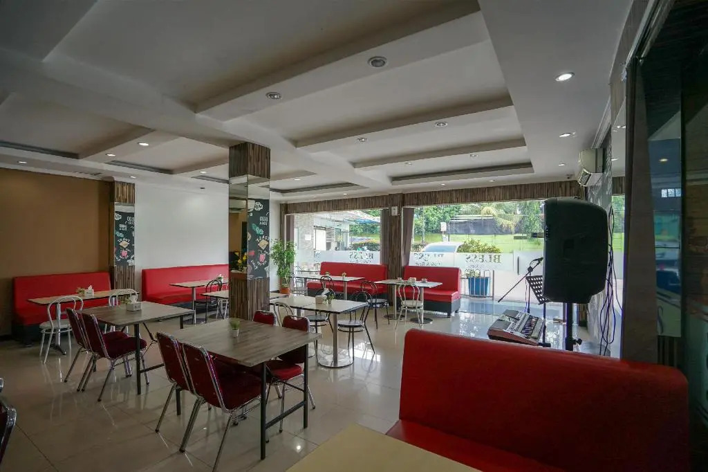 OYO 575 Blessing Hotel