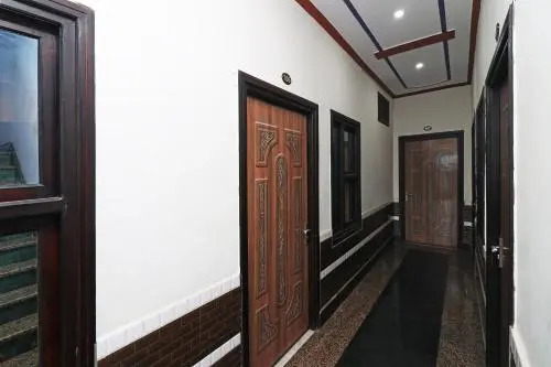 OYO 27763 Tr Hotel
