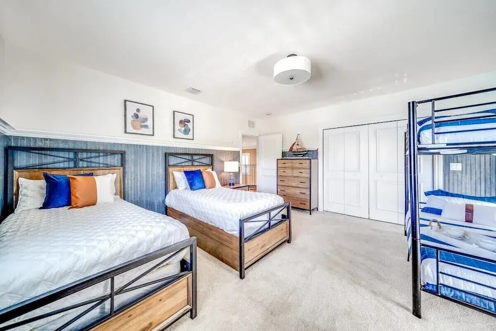 5 Bedroom Luxury Home, Minutes to Las Olas, Shops & Beach