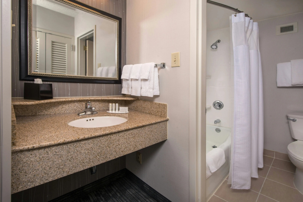 Courtyard by Marriott Fairfax Fair Oaks