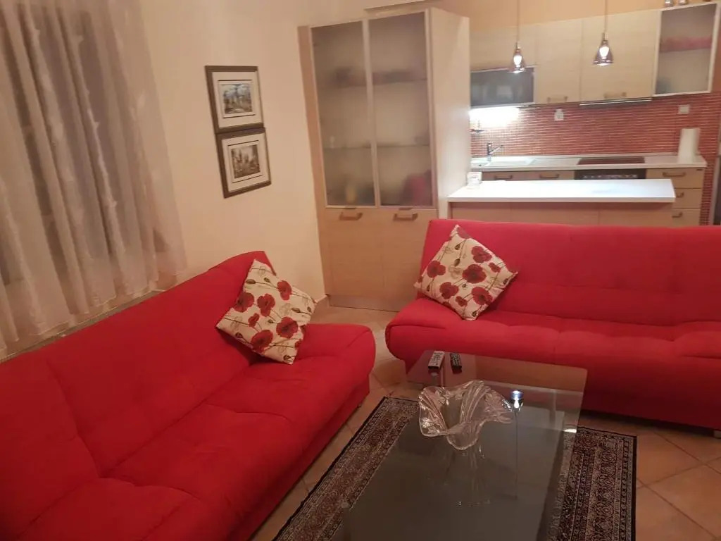 Flexible 2 floor(1st and 2nd floor) house with private parking