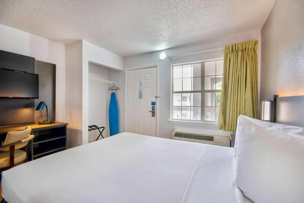 Studio 6 Extended Stay - San Antonio, TX - Six Flags