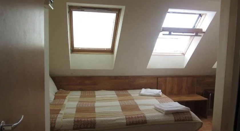 Хотел ЮГ / Guest House Yug