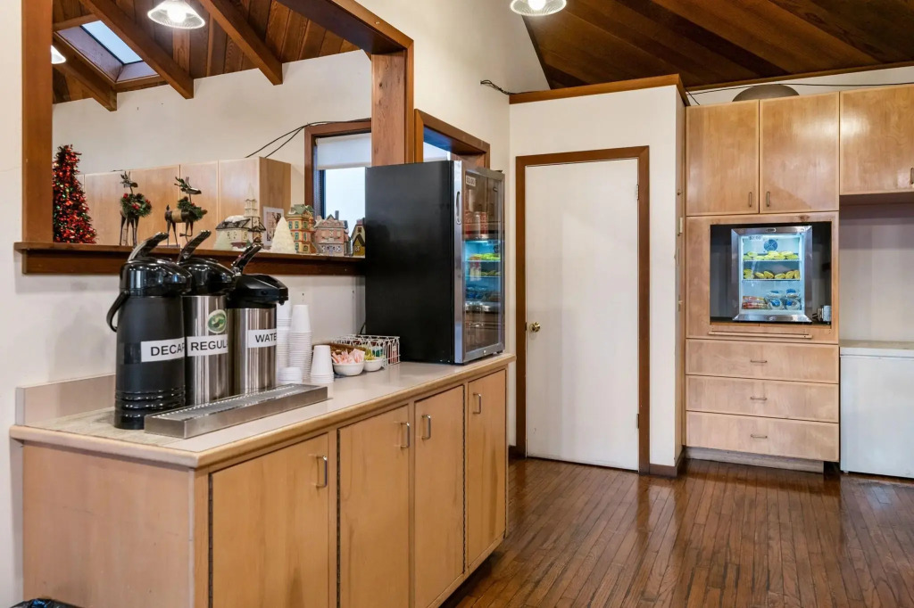 Harbor Lite Lodge