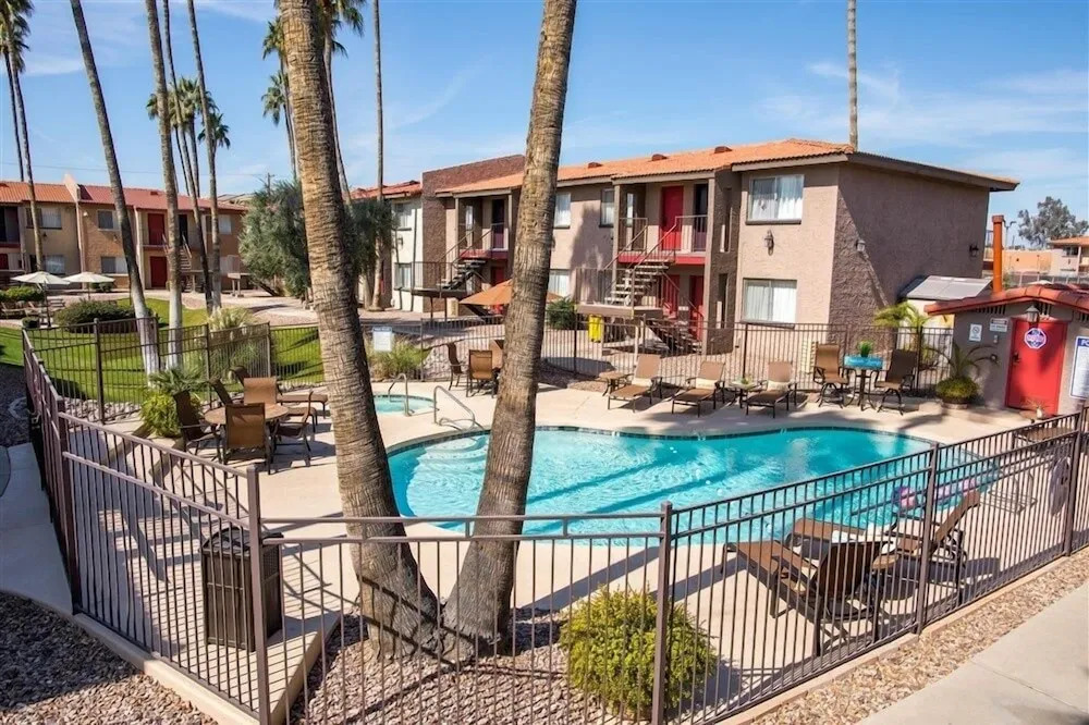 145 Fully Furnished 1BR Suite-Pet Friendly! by RedAwning