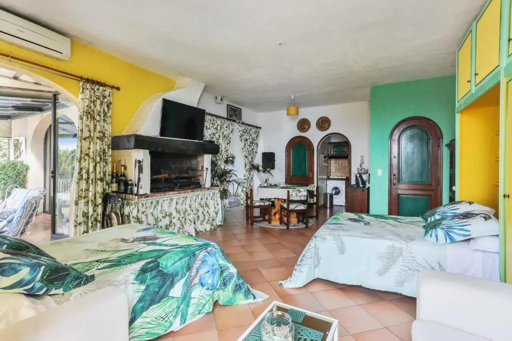 Studio en bord de mer à Menton avec piscine privée 80 m²