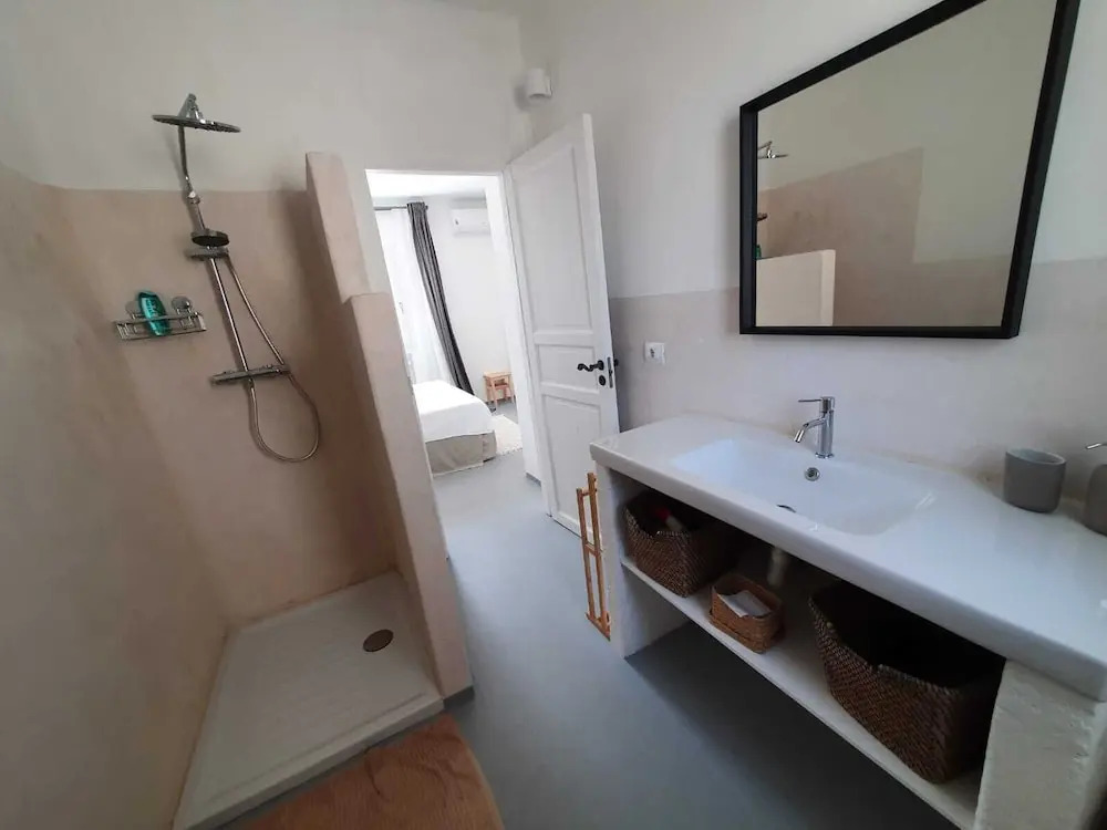 Impeccable 3-bed Villa in Contrada Sessana Grande