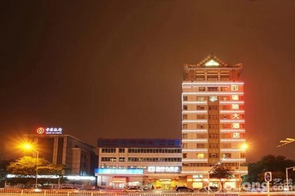 Rich Hotel